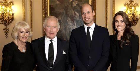 哈里王子|查理国王在他的加冕典礼上崩溃:邀不邀请哈里梅根陷入两难!