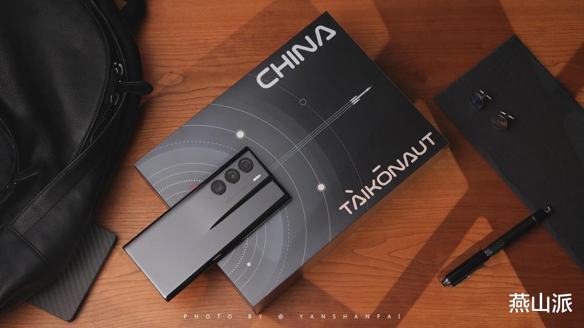 这款国产手机的高级,值得苹果借鉴!中兴Axon 40 Ultra航天版评测