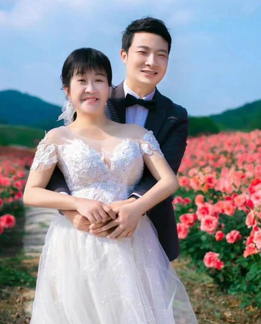 余秀华|又“吵”起来了?余秀华称刘信达暗恋她,男方则搜集证据举报她