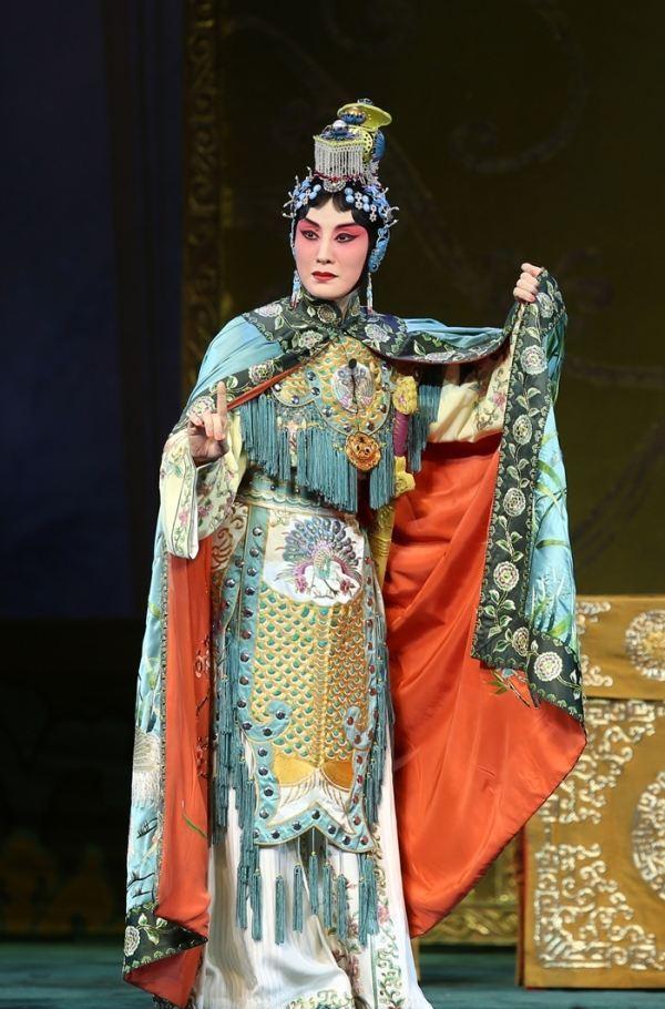 京剧|京剧名家张火丁为何离开舞台四年依然受欢迎?她的丈夫又是谁呢?