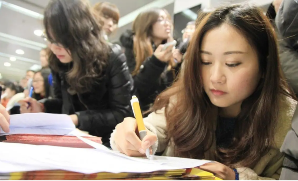 求职|去国外镀金，在国内好找工作？时代变了，留学回来的人不吃香了