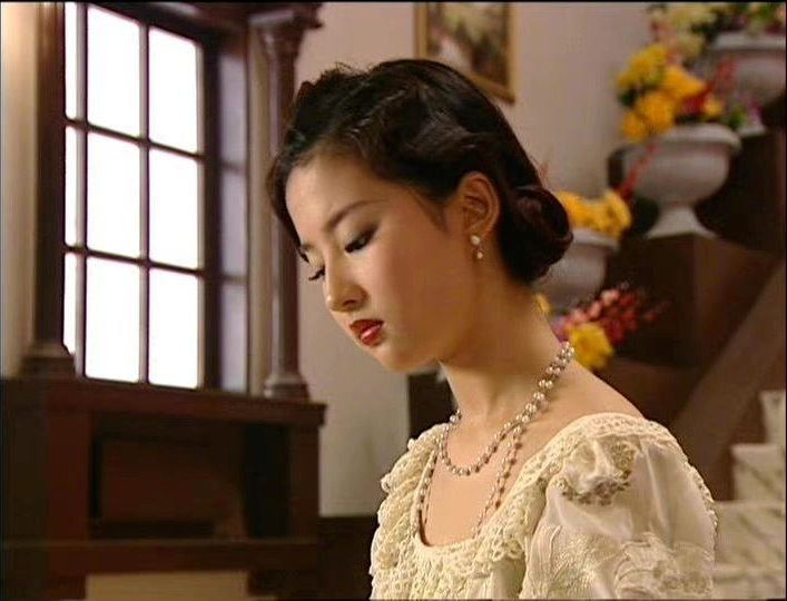 刘亦菲|刘亦菲李现菜市场路透,刘亦菲被骂发福严重,李现被吐槽是过气咖