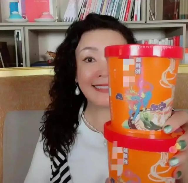 大S|大S，从“体面”到“假面”