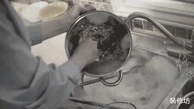 不锈钢锅具发黑变黄,别傻傻用钢丝球刷,教你几招,黑锅变新锅