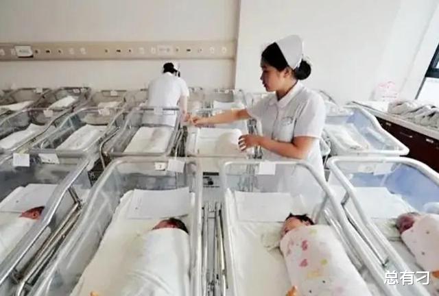?两家孩子被医院弄错了,10年后两对父母流泪的抉择
