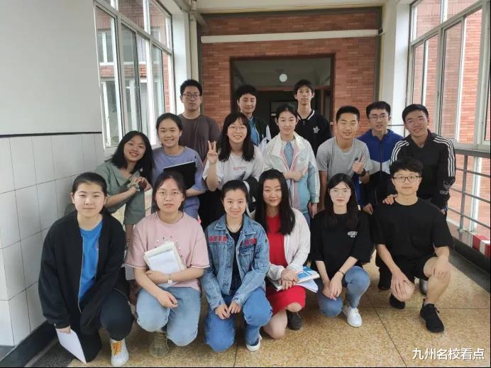 西湖大学|喜报：杭州二中学子再夺杭州市辩论大赛冠军，历程艰辛，感悟至深