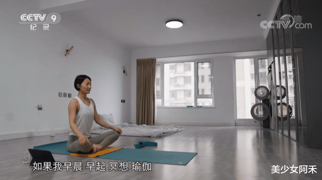 中国“断舍离女孩”火上央视!88㎡仅6件家具,吃饭靠“以物易物”!