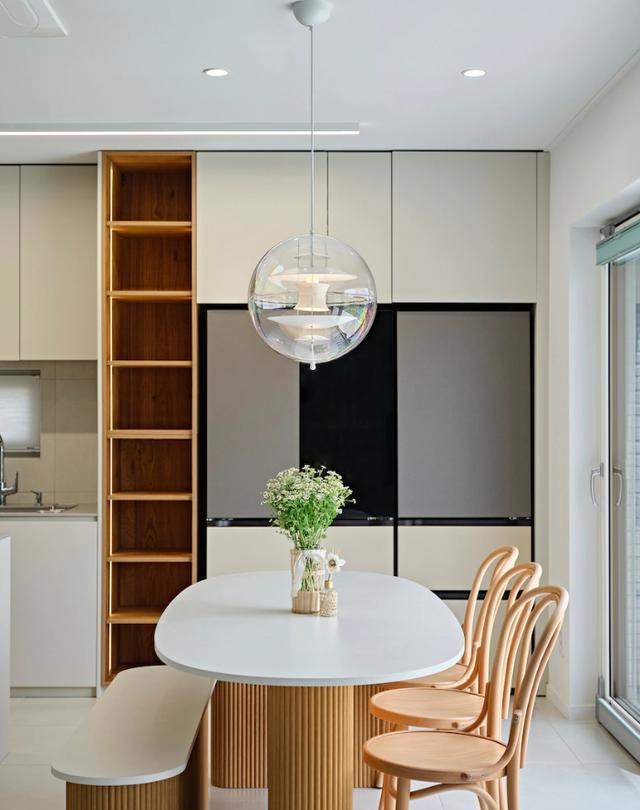 底层115㎡装出大平层效果?白+灰,清爽养眼,巧用色调装出大宅范