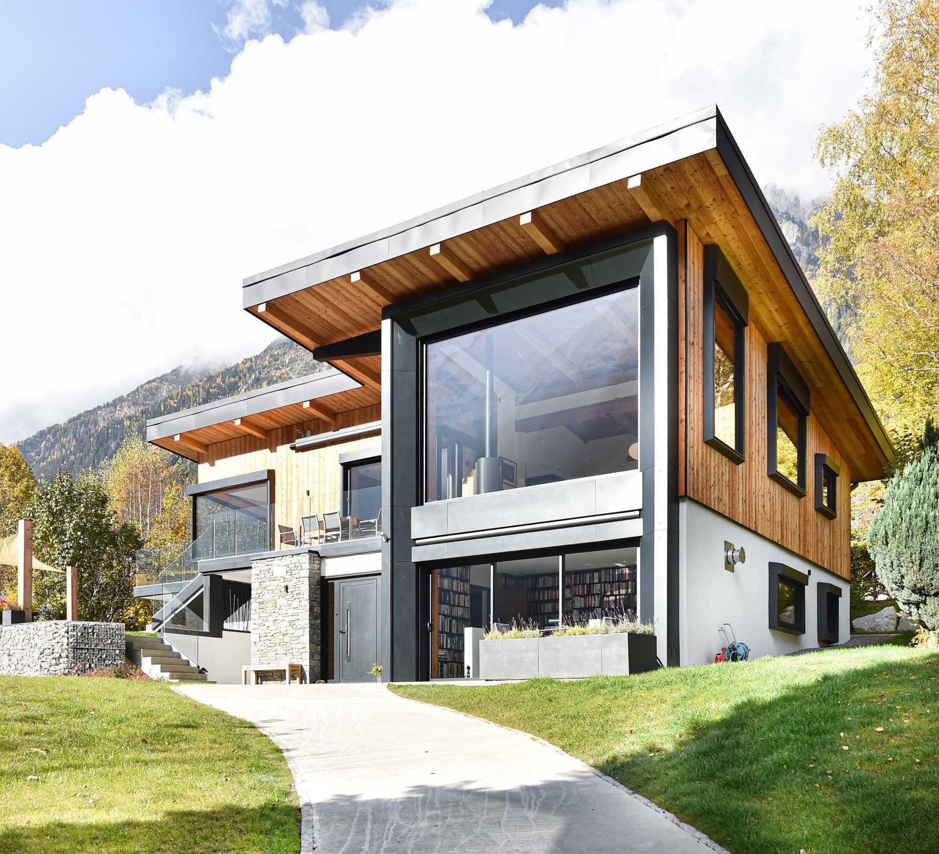 回乡自建二层小别墅，就这个超大落地窗，竟圈粉无数