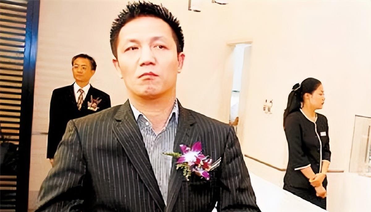 富豪周正毅:入狱后嫌监狱太热,给牢房装空调,服刑16年赚30亿
