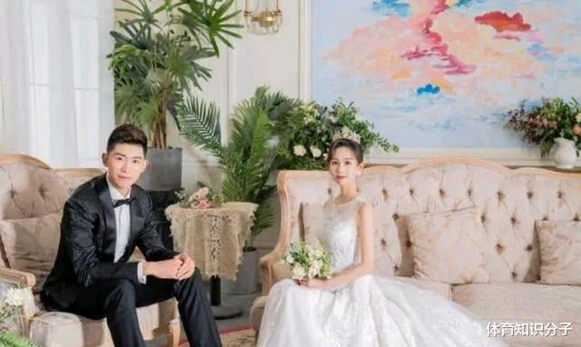 张常宁|张常宁绯闻男友深情表白！高调晒出结婚照，美艳妻子不逊女排主攻