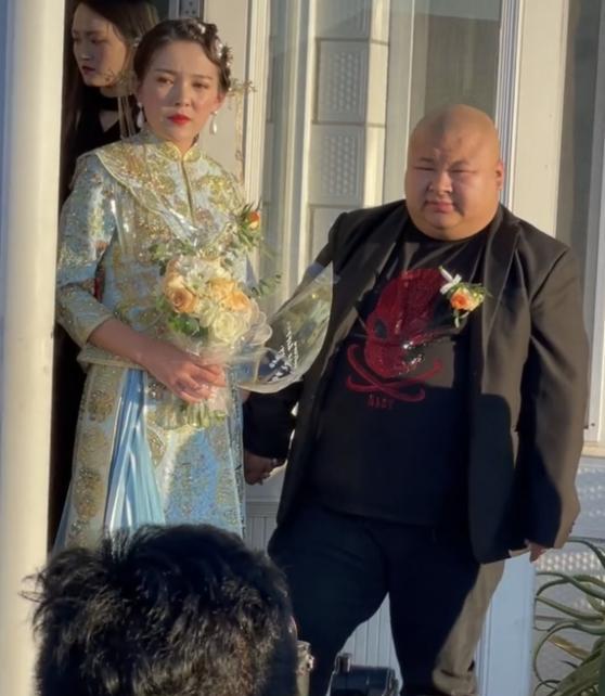 老狗|千万粉丝网红自曝被妻子卷走积蓄，还用公司贷款，网友：都是剧本