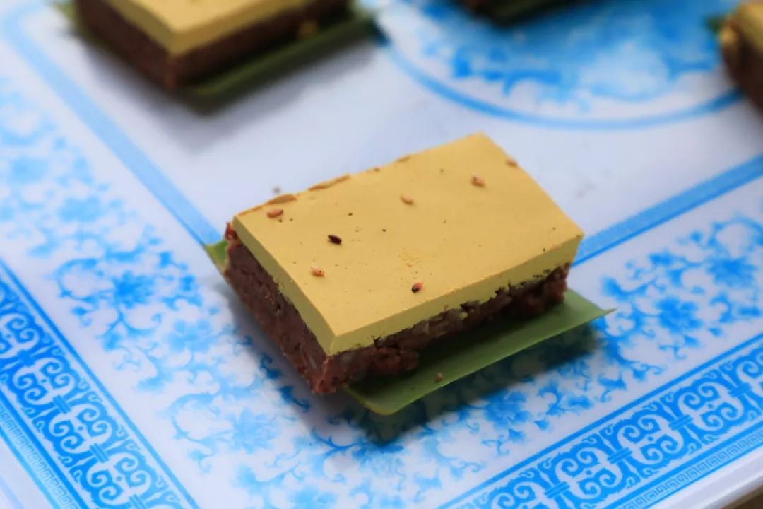 西双版纳|赏银杏泡温泉，这个边陲小镇才是秋冬顶流！