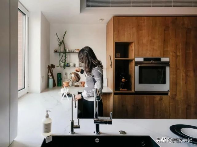 大学教授96㎡坚持“去客厅化”之家,全屋书香雅韵美不胜收,羡慕