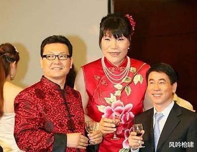 郑海霞|55岁女篮巨人郑海霞近况：双腿弯曲无子女陪伴，丈夫很少露面
