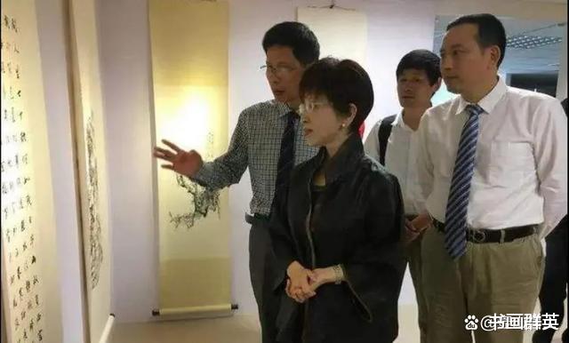 台湾大姐大洪秀柱书法引爆赞,字里字外处处表忠心,深得网友追捧