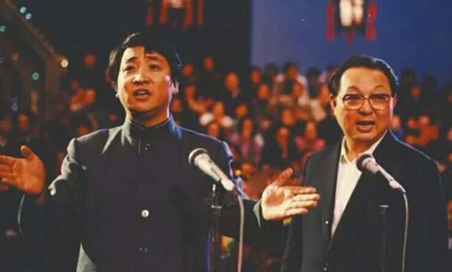 郭德纲|姜昆机场巧遇郭德纲!近在咫尺的姜昆却在淡定地看电脑