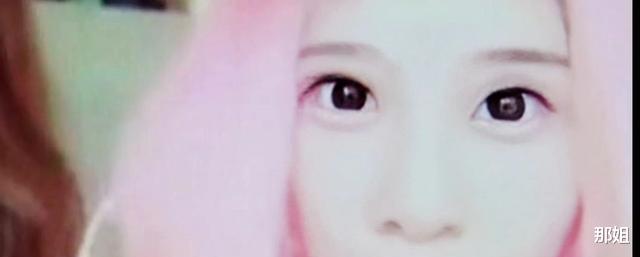 碳水化合物 女子为吸睛，花上千元染樱桃粉染成了土鸡窝，理发师：我做了七个小时