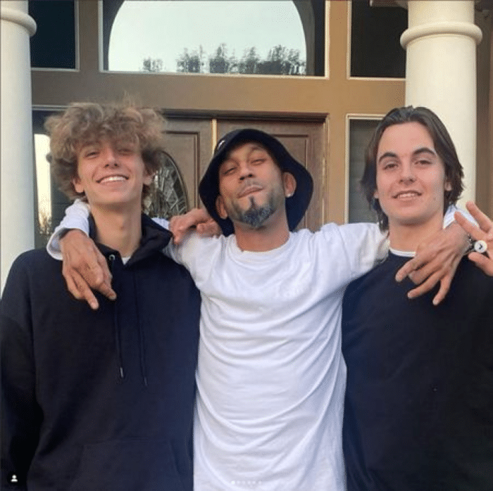 布兰妮·斯皮尔斯|40岁布兰妮宣布流产,自责官宣太早,怀孕早期仍玩海上运动项目