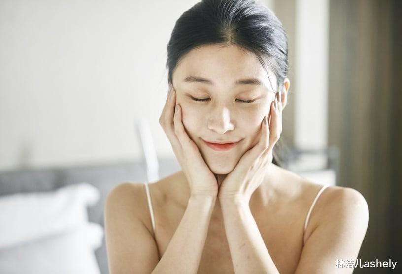 遮瑕 小棕瓶、小黑瓶该怎么选？热门维稳精华实测，总能选到你的“真爱款”