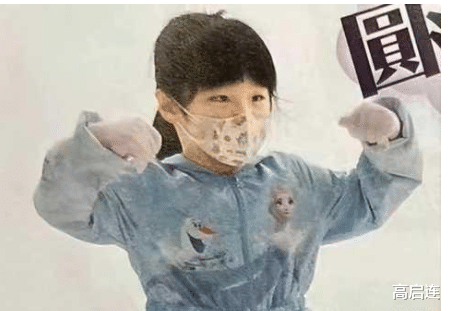 |黎明4岁女儿罕露面，明嫂全程陪同，学滑冰，软萌可爱眉眼越发像爸爸！