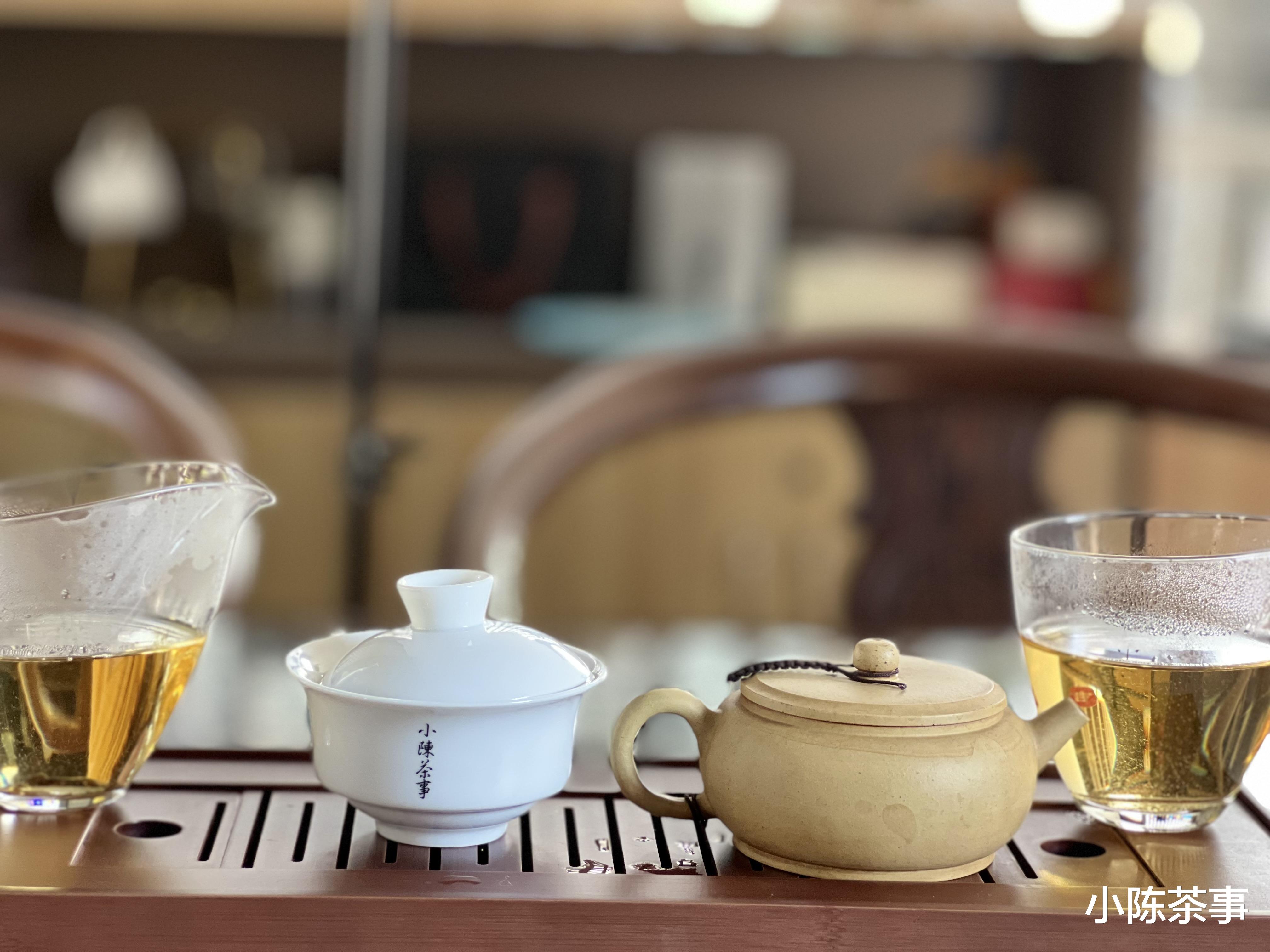 |白茶适合用什么茶具冲泡?盖碗、玻璃杯,还是紫砂壶?