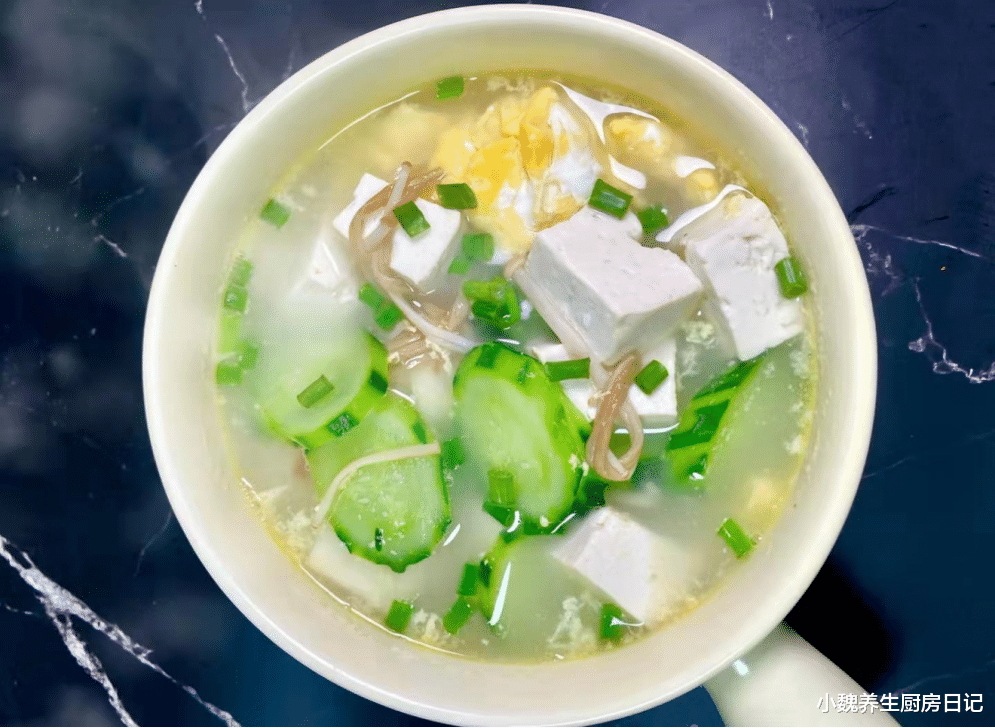 黄瓜 春季,如果条件允许,常给孩子喝这汤,简单营养又美味,别不懂吃