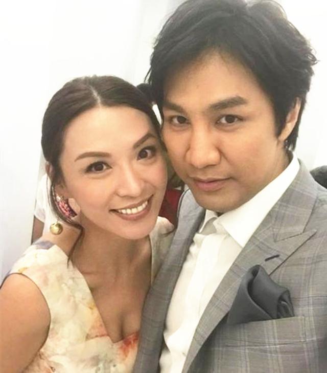 陈炜|49岁陈炜出国补度蜜月,穿泳衣大秀完美身材