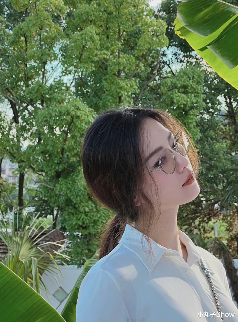 刘诗诗|岁月静好！刘诗诗晒私服美搭六宫格，夕阳映衬下的背影美得不像话