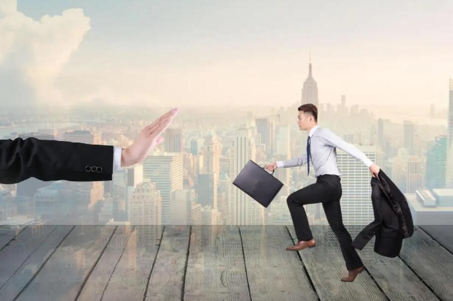 |职场人在工位，心在辞职，你怎么看？