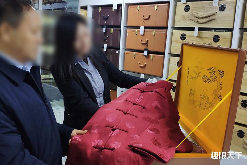 河南“寿衣女模”走红,入行月薪30000元,却连做6个月噩梦!网友:快收手