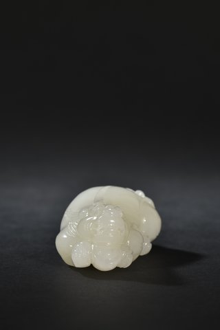 |和田玉 瑞兽献宝 摆件