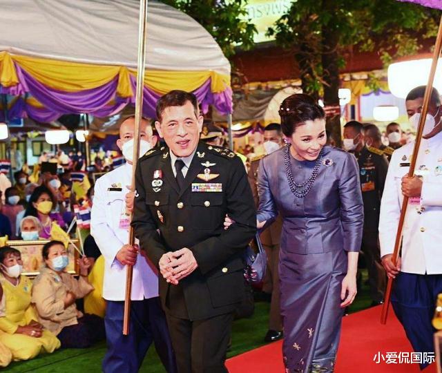 |略显不同,拉玛十世出席活动成配角,素缇达气场提升碾压泰王