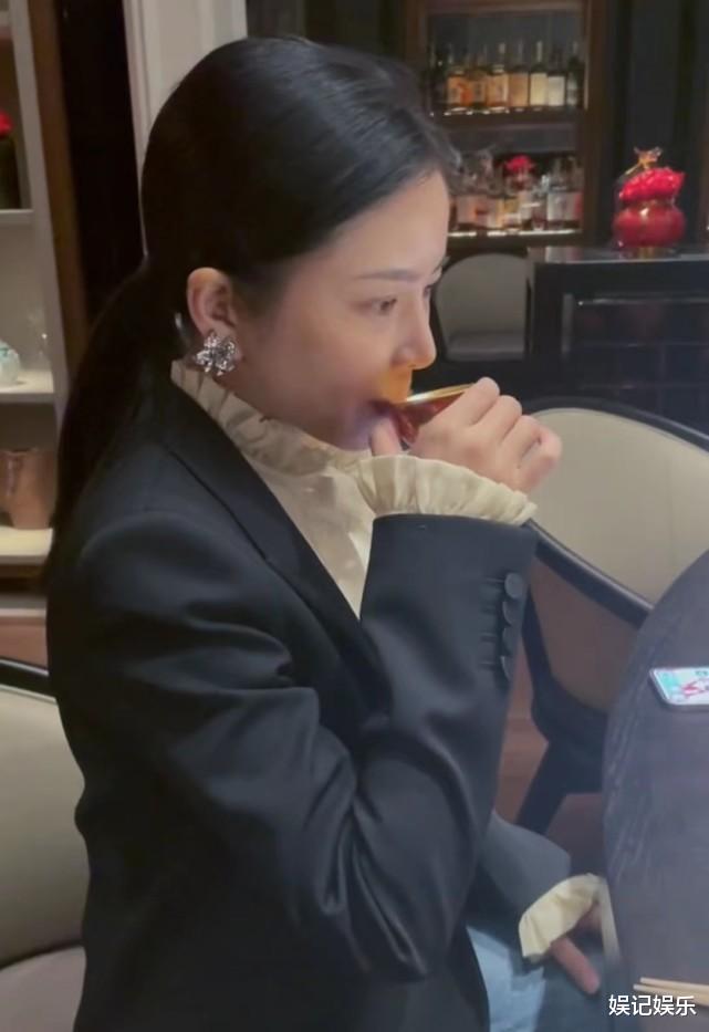 杜淳|杜淳晒女儿被吐槽，王灿：拍这么黑还凶她，榴莲已经买好了