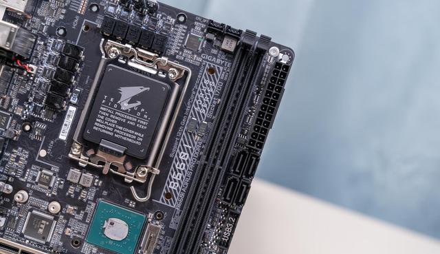 精致小巧，用料出众、技嘉迷你雕B660IAORUSPRODDR4主板拆解