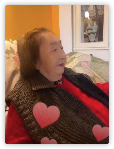 彭玉|彭玉低调庆89岁生日，鼻头上抹蛋糕打扮喜庆，众亲友现身场面热闹