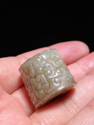和田玉籽料|战国 和田玉籽料 白玉 蟠虺纹 卷云纹 玉勒子