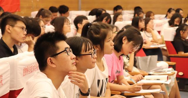 大学生|教育部通知：2022届毕业生或将解除“家里蹲”状态，学生半喜半忧