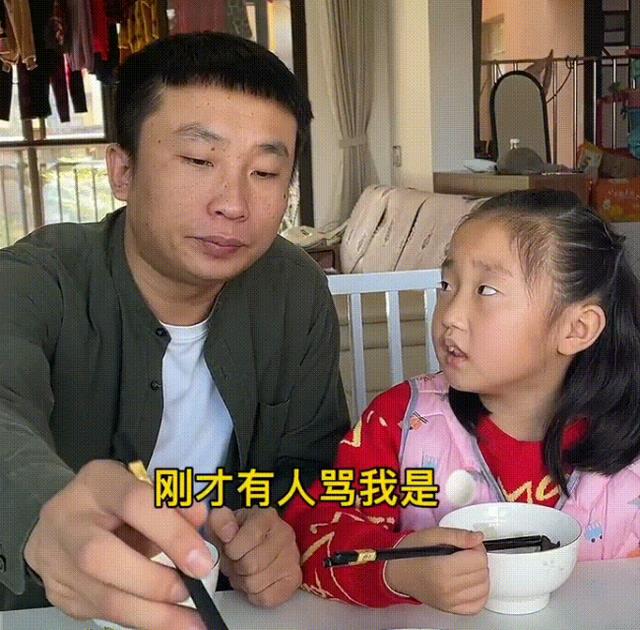 |小网红杨子钰爸妈已离婚，妈妈现身直播间被踢出，本尊发视频哭诉