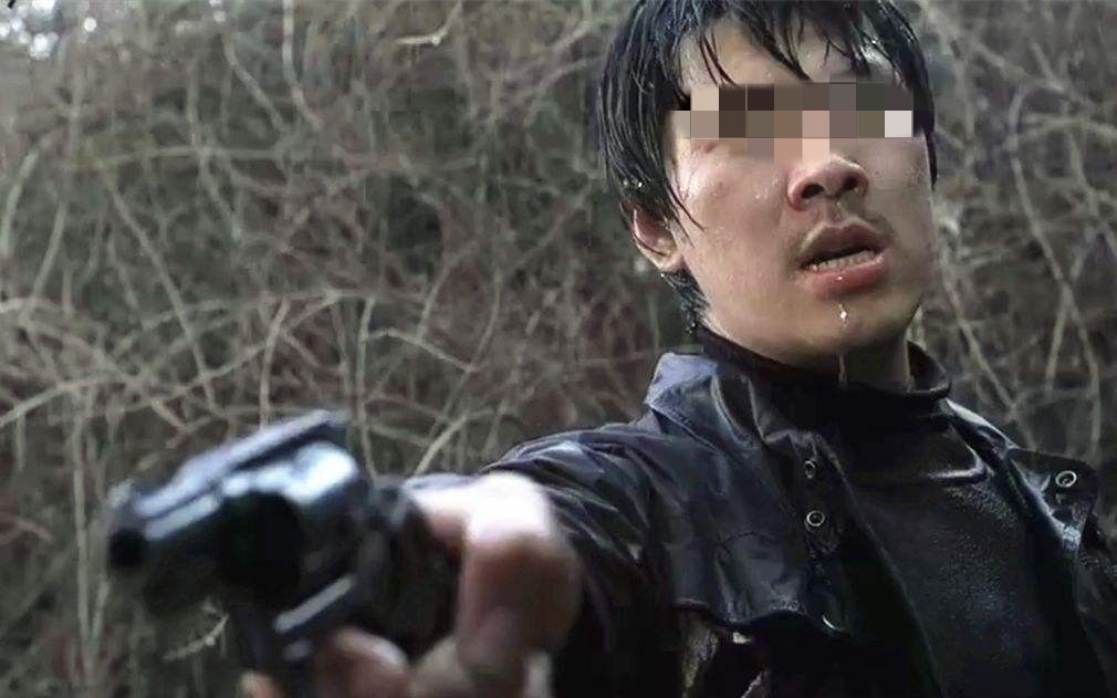 2005年,劫匪袭击警察被判7年,入狱4年才知,此人背负13条人命