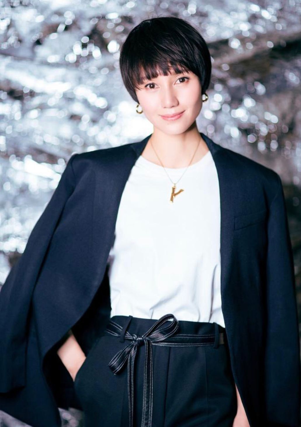 短发 看了袁泉的长发照,终于明白为什么上了年纪的女人,都喜欢留短发
