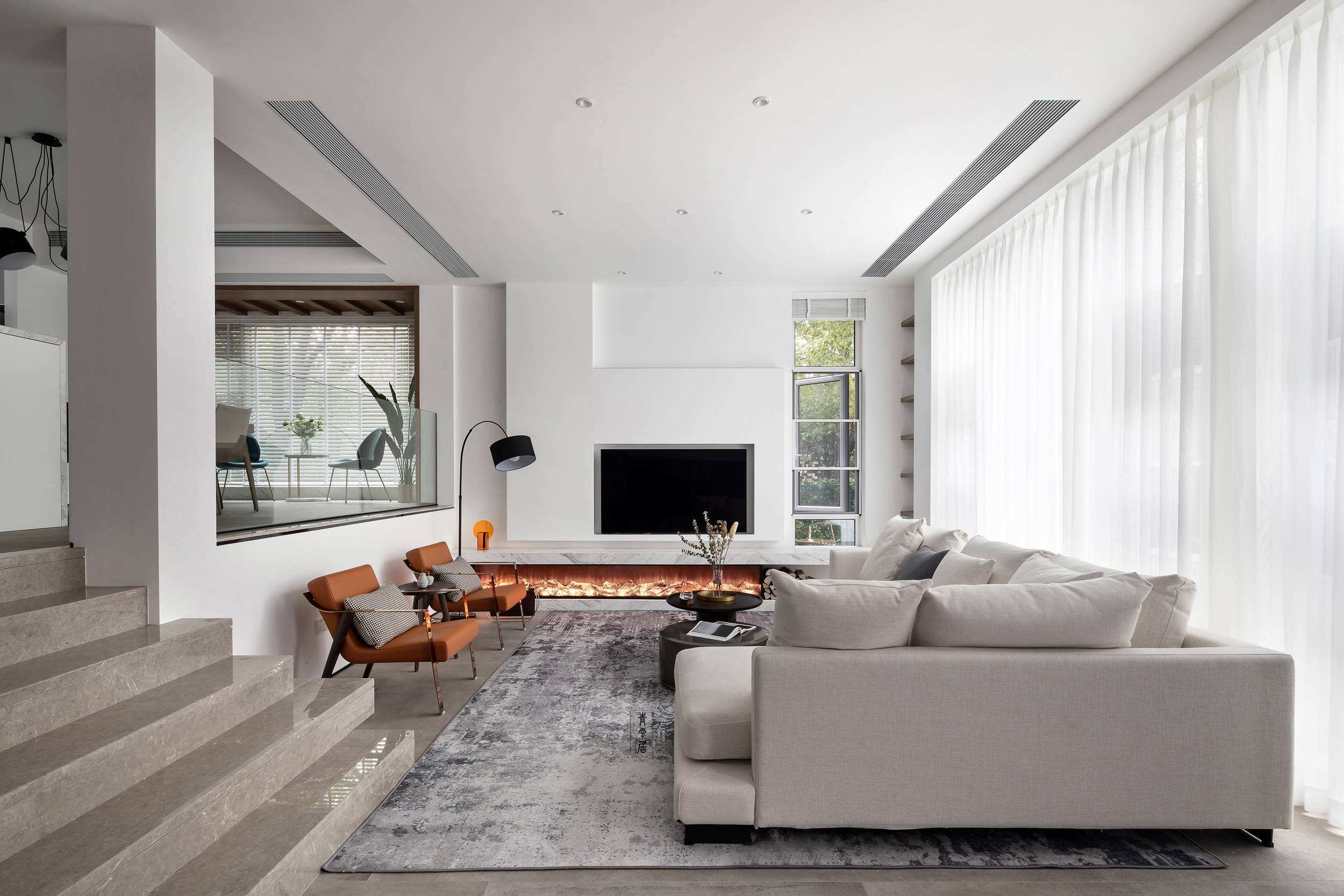 在装修客厅的时候,怎样才可以显得整体很大?