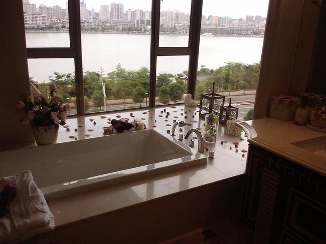 美式风格的样板间，装修设计超漂亮奢华，以后买房照着装准没错