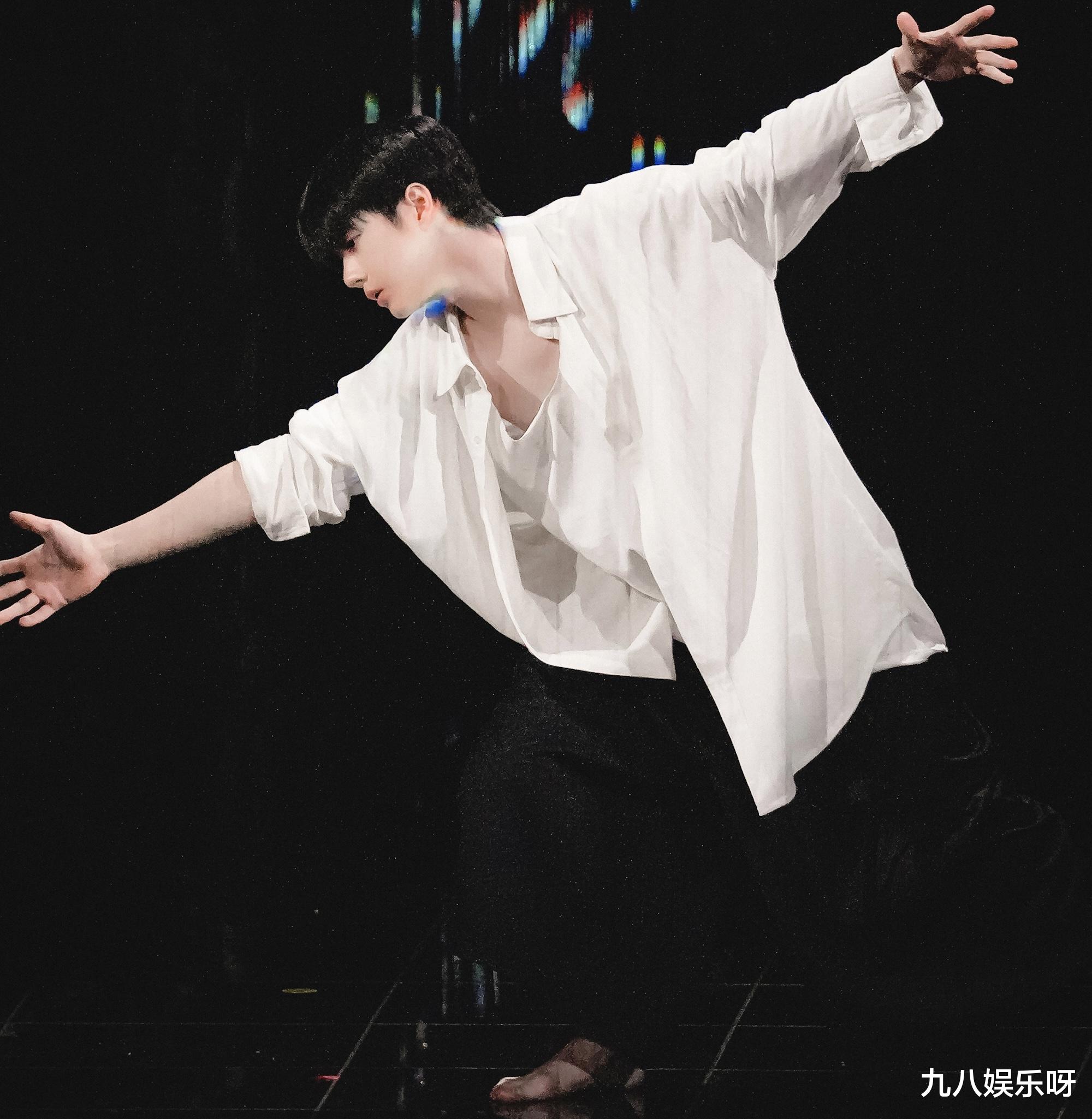 王一博|王一博赤脚跳舞、手部受伤,一出场就创下收视率峰值