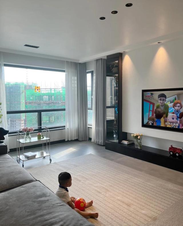 湖南夫妇拒绝“过度装修”,把146㎡家装修得堪称教科书,超有品味