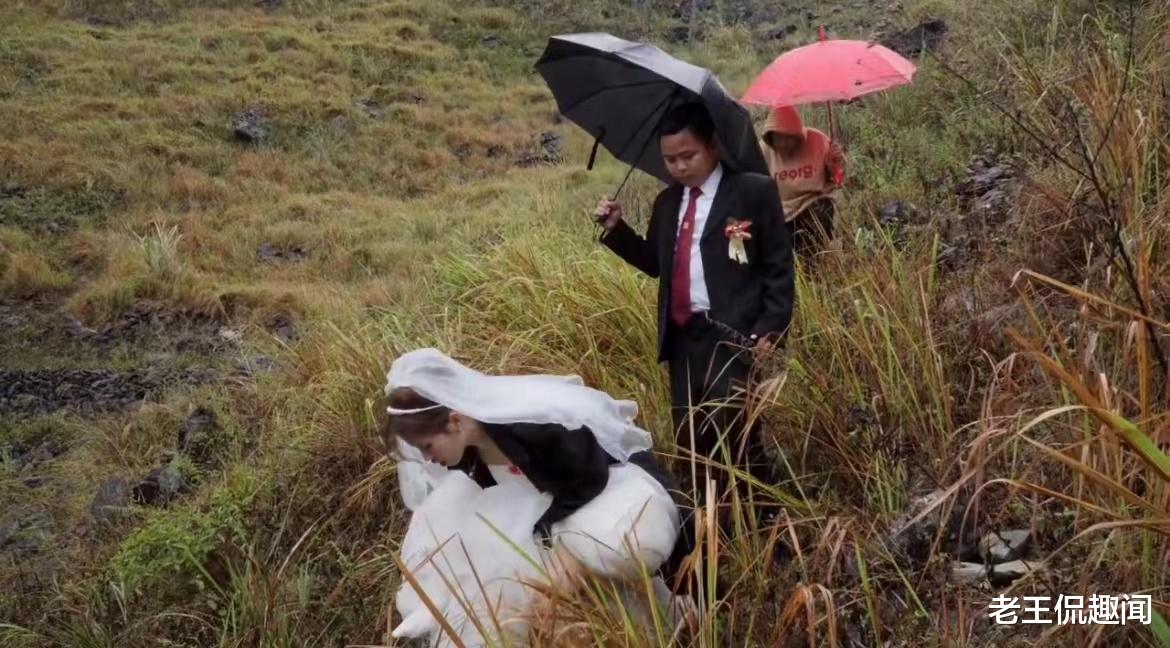 新娘冒雨翻山越岭去结婚,随后新郎一举动让网友直呼:嫁过去渡劫