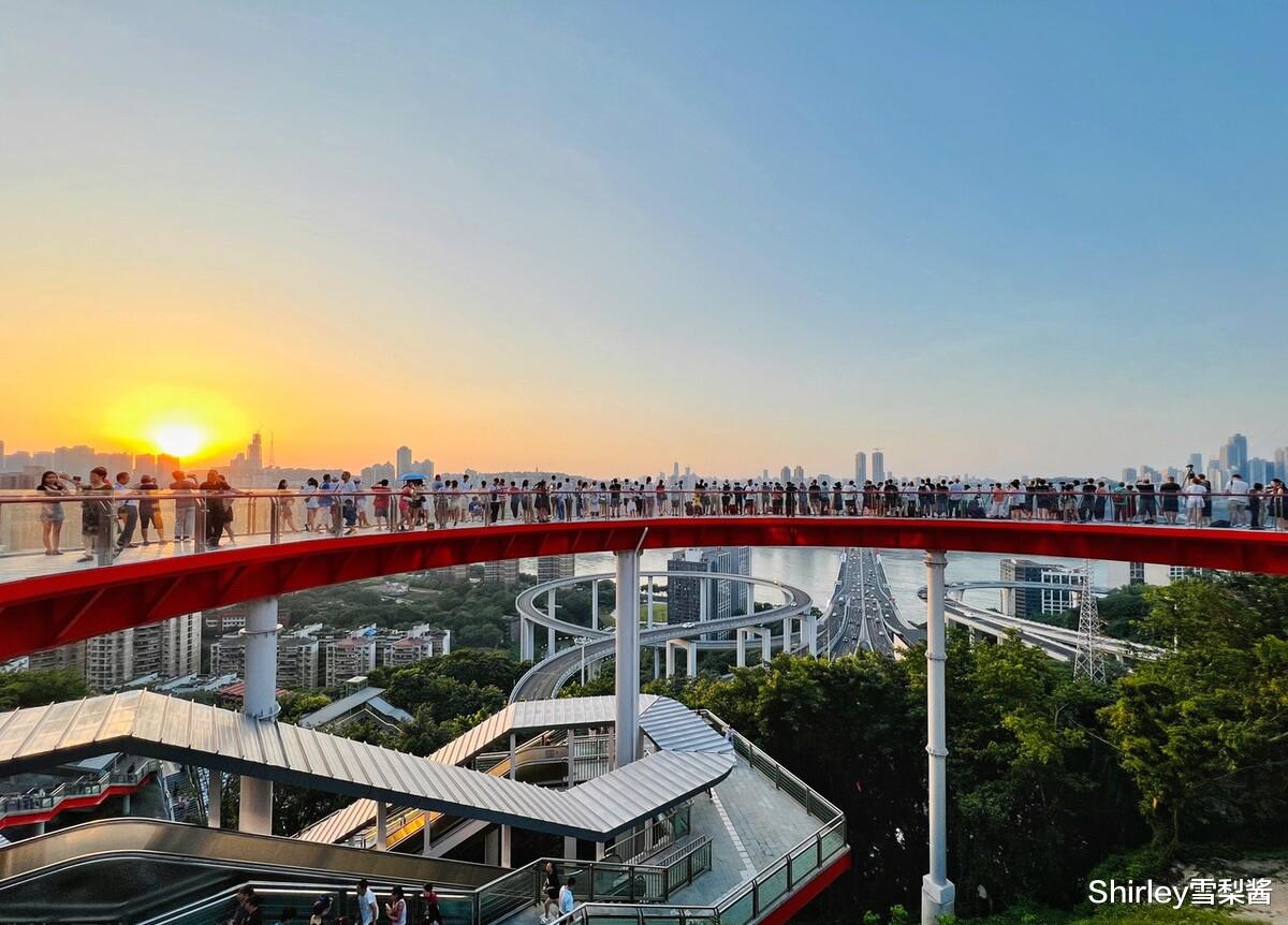 |重庆又火了一个观景地标,270度俯瞰江景,魔幻8D地貌显露无疑