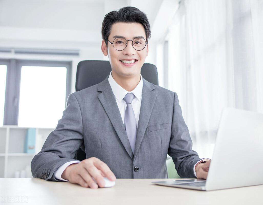 教练|短篇故事：朋友成了主管，我竟闪躲不及！