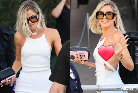 科勒|38岁科勒海滩度假,帮卡戴珊姐妹带娃!穿紧身泳衣,秀臀腰曲线