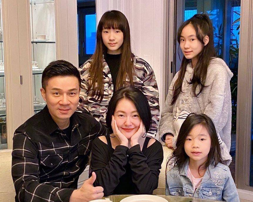 小S|小S劝人离婚遭嘲讽,嘉宾被丈夫骂不会生小孩,意外戳中小S隐痛